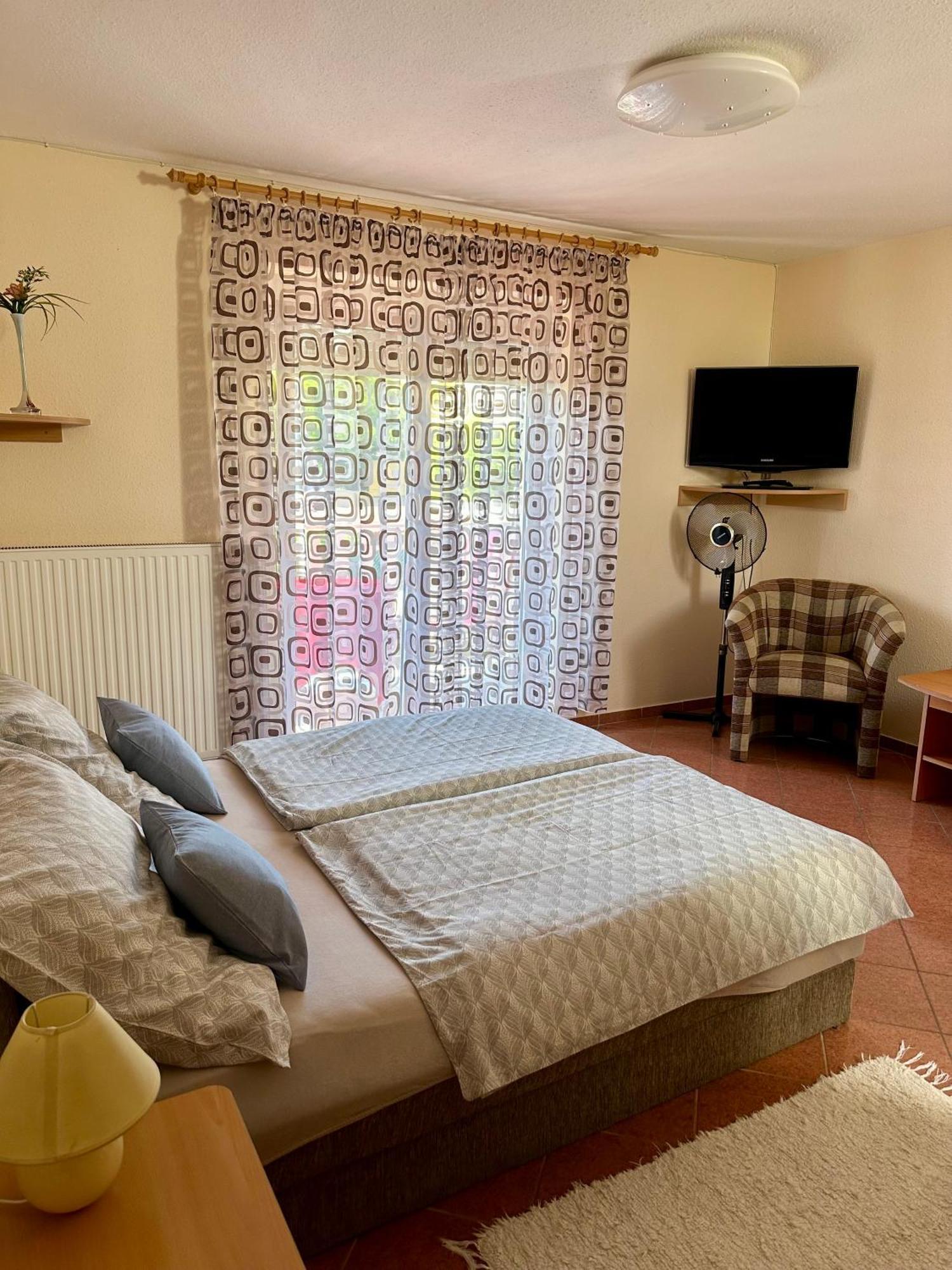 Judit Apartments Хевиз Экстерьер фото